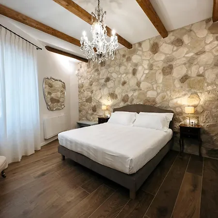 Dimora Lombardi Guest house