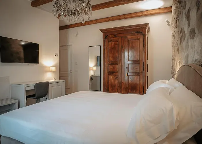 Dimora Lombardi Πανσιόν 3*