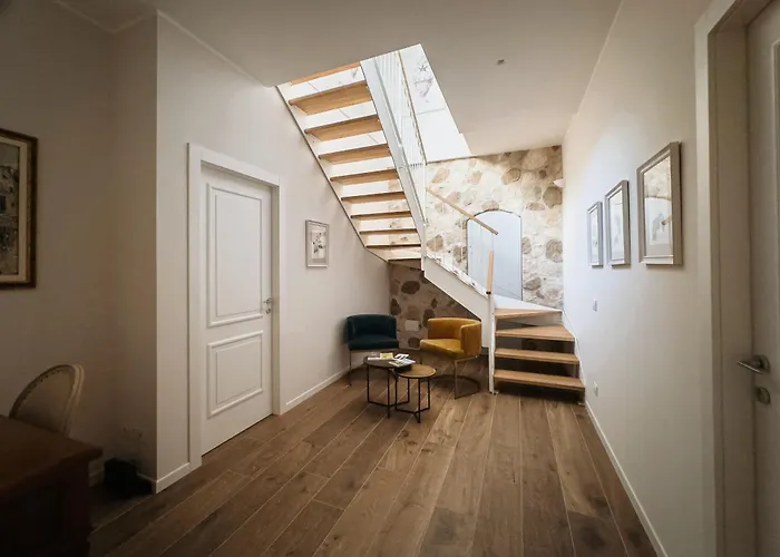 Dimora Lombardi בית הארחה 3*